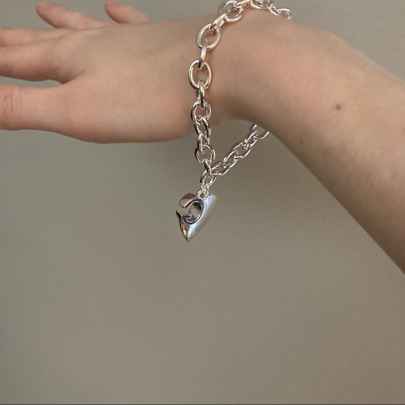 Gucci Sterling Silver Heart Cut-Out G Charm Logo Chain Bracelet 8” New Box $700 - Picture 13 of 16